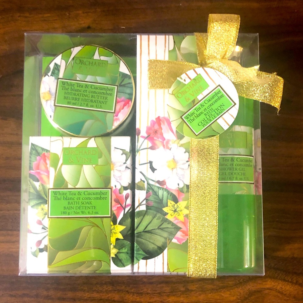 ORCHARD & VINE White Tea & Cucumber Bath Gift Set